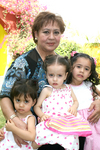 09052009 Elisa Ramírez de Ávalos con sus nietas Pamela, Milagros y Mariángel. EL SIGLO DE TORREÓN/JAIME DE LARA