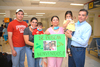 11052009 Llegaron de Acapulco, Guerrero, Berenice Torres y su hija Paulina González y fueron recibidas por sus papás.