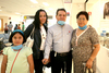 08052009 Tania Acevedo Méndez llegó del Distrito Federal y fue recibida por sus papás y por Mariana.