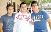 13052009 Iván Toriva, Carlos de la Torre y Daniel Favela, amigos de conocida universidad captados en la hora de descanso.