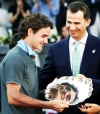 Federer, mostró un tenis agresivo, efectivo con su primer saque y casi sin fisuras, con el que no dejó que Nadal le desbordase como en ocasiones previas.