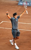 Federer y Nadal bromearon tras recibir sus trofeos, en contraste a la imagen del pasado febrero, cuando el helvético lloró al perder ante el mallorquín la final del Abierto de Australia.