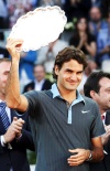 Federer cortó hoy esa racha, como también fue capaz de quebrar, en la final de Hamburgo de 2007, el récord mundial de 81 victorias seguidas sobre tierra, al imponerse al español por primera vez sobre tierra batida.