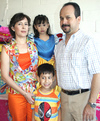 27052009 Niña Paola Márquez Magallanes festejó sus tres años de vida con una divertida piñata.- Érick Sotomayor Fotografía