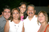 17052009 Ella Izaguirre con sus hijos Jorge y Gyna de la Garza Izaguirre.