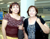 27052009 Martha y Laura, partieron de  vacaciones a la playa de Ixtapa.