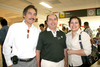 22052009 Gustavo Núñez llegó de la Ciudad de México y fue recibido por Javier Cepeda y Alma Núñez.