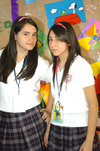 30052009 Evelyn Cossío y Nadia García, alumnas del colegio Cervantes.