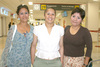29052009 Sujey María Salas viajó a la Ciudad de México y fue despedida por su mamá Ernestina y su tía Adriana Serrato.
