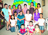 02062009 Gloria Araceli López junto a las asistentes a su fiesta de canastilla, organizada a todo detalle por Bety Soto.