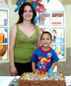 04062009 Todo un héroe. Diego Alejandro fue festejado con motivo de su tercer cumpleaños, lo acompaña su mamá Elizabeth Carrillo de Limones.