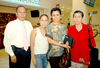 03062009 Vacaciones. Ana Pineda salió a Ixtapa, la despidieron Gerardo, María y Mily.