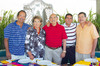 08062009 Junto a sus hijos César, Cristina, Marco Antonio y Octavio aparece el festejado.
