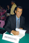 Exitosa presentación 
Jorge Rodríguez Pardo durante la firma de autógrafos.