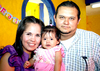 10062009 Jorge Emiliano Escalera Carvajal el día que cumplió tres años acompañado de sus papás Laura y Emiliano.