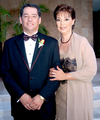 11062009 Papás del novio. Sergio Raúl Gutiérrez y Claudia Ceniceros, lucieron felices en la boda de su hijo. EL SIGLO DE TORREÓN / JESÚS HERNÁNDEZ