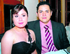 09062009 Señora Alma S. de Pacheco y Samir Pacheco, mamá y hermano del novio.