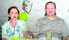 10062009 Señores Guadalupe de Cabello y Santiago Cabello, asistieron a una fiesta de graduación de los primos Villarreal.