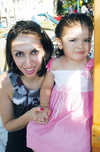 13062009 Claudia Aguilera con la linda Jimena González, en pasado evento infantil.