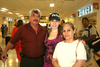 13062009 Miguel Carrizales y Gloria de Carrizales llegaron procedentes de la Ciudad de México y fueron recibidos por Adriana Carrizales.