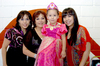 05062009 Princesa. Nancy en la compañía de su mamá Nancy, María Luisa Hernández y Denisse Ávalos.