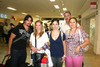 06062009 De la Ciudad de México llegaron Érick, Romina y Sofía Canedo, quienes fueron recibidos por Cuca y Alberto Canedo.