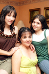 07062009 Chely Estrella en la compañía de sus hijas Sofía y Melisa Rojas Estrella.
