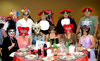 16062009 Selene Chávez de Corral con un grupo de amigos en la fiesta de cumpleaños que le organizó su esposo, Omar Corral.