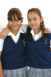 20062009 Paola Rosas y Estefani Sosa en reciente festejo de su colegio.