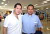 22062009 Francisco Javier Pérez llegó del Distrito Federal y fue recibido por Jesús Álvarez.
