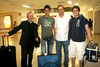 12062009 Padre Rafael Calsua, Ricardo y Neto Oviedo llegaron de Guadalajara y fueron recibidos por Ernesto Oviedo.