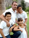 23062009 'Güero' Gamero junto a sus hijos Luis Alberto, Ana Sofía y José Antonio.