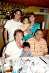 21062009 Familia Lesprón: Blanca, Ernestito, Juan, Ernesto, Diana y Valeria.
