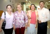24062009 José Antonio Salzar realizó un viaje de placer a Tuxtla Gutiérrez y fue despedido por su hermana y su mamá.