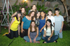 21062009 Alegre fiesta de quince años recibió Ivanna, quien luce acompañada de un grupo de amigos.