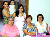 30062009 La festejada en compañía de su hermana, Ángeles López de Reyes y de su mamá, Sra. Patricia Longoria de López.