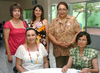 28062009 La festejada acompañada por las organizadoras de su fiesta, Margarita, Lety, Mayola, Soledad y Elsa.