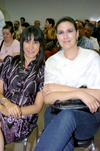 28062009 Lorena y Martha Chávez, al asistir a la presentación de 'Cuéntame tu Historia, en la Historia de Torreón'.