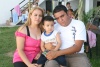 02072009 Yuri Diana y Enrique López con su pequeño hijo.