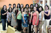 04072009 Rosy Galindo Ordaz rodeada de las damas asistentes a su fiesta de canastilla.
