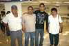 04072009 Érick Sámano Alemán y Omar Alejandro López fueron despedidos en el aeropuerto por Daniel y Ricardo Mejía.