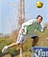 En el área es letal, de gran remate de cabeza y muy efectivo como goleador.