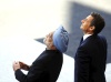 Nicolas Sarkozy y su esposa, Carla Bruni, siguieron la ceremonia en la tribuna presidencial acompañados del primer ministro indio y otras autoridades.