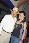 05072009 Mario Garza con su hija.