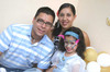 20072009 Mariangel Alanís Ávalos en su fiesta de cuarto cumpleaños con sus papás Édgar y Vanessa.