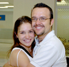 09072009 Georgina Vaca recibió a su novio Luis Siliceo en el aeropuerto, quien llegó de la Ciudad de México.
