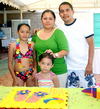 21072009 La cumpleañera en compañía de sus padres y su hermana, Aarón Molina Ramírez, Patricia Arizmendi y Fernanda Molina.