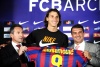 Zlatan Ibrahimovic firmó el contrato que le ligará al Barcelona por los próximos cinco años con una cláusula de rescisión de 250 millones de euros.