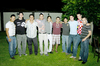 12072009 Alfredo Maldonado junto a un grupo de amigos asistentes a su fiesta de cumpleaños.