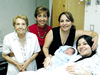 12072009 Carmen, Patricia (hija), Patricia (nieta), Patricia (bisnieta) y Juan Pablo, forman cinco generaciones.